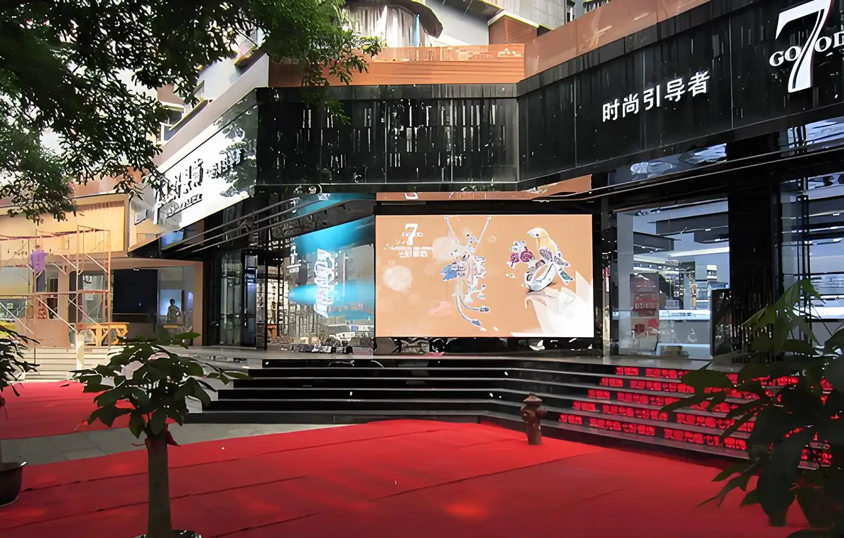 LED window display for retail store2